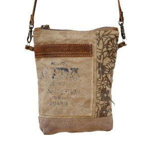 Clea Ray Aida Passport Bag
